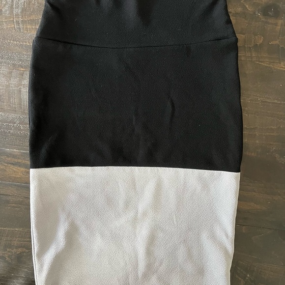 LuLaRoe Black and Gray Pencil Skirt - Picture 1 of 3